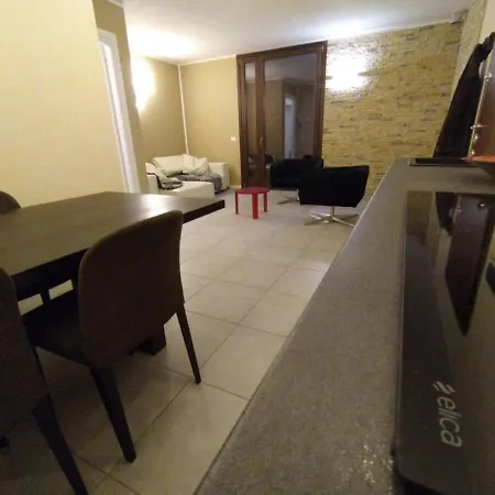 Adamello Peak Two Apartman *